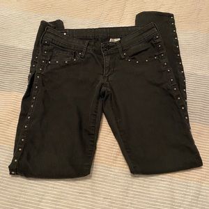 Skinny jeans with studs